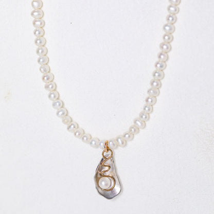 Small Oyster Necklace with Freshwater Pearl